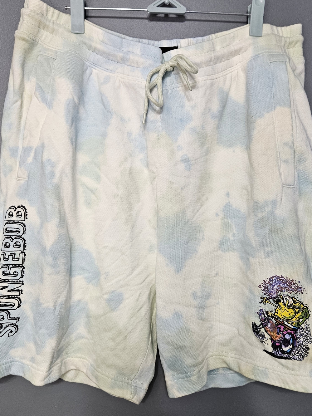 H&M Light Blue and Cream Spongebob Tie-Dye Relaxed Shorts Size L